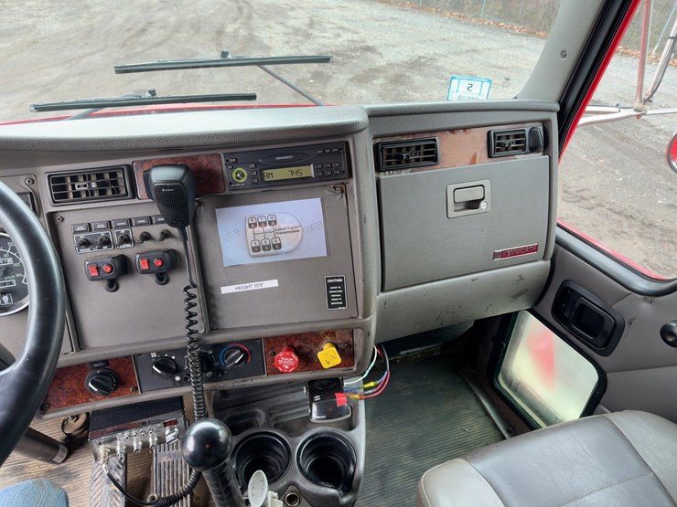 2005-kenworth-t300-image-28