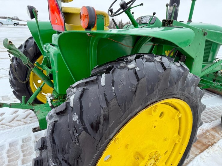 john-deere-3010-image-8
