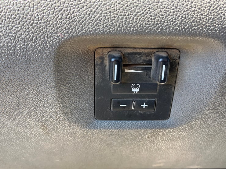 2010-chevrolet-2500-image-25