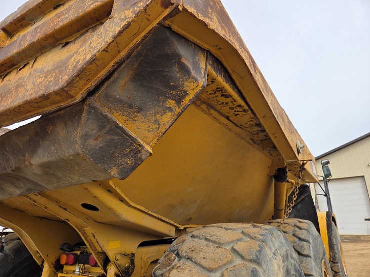 caterpillar-740-image-36