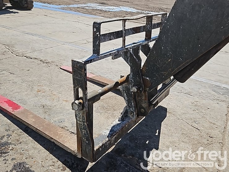 2016-jlg-6042-image-14