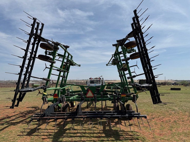 john-deere-2410-image-6