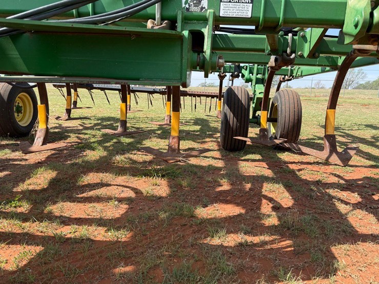 john-deere-2410-image-11