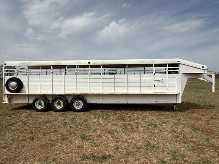 1993-cm-livestock-trailer-image-9