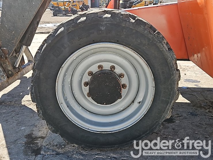 2016-jlg-6042-image-16