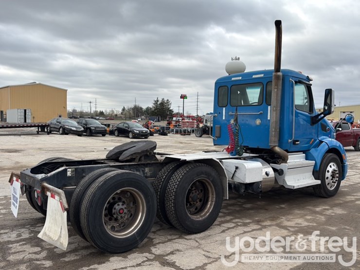 2018-peterbilt-579-image-3