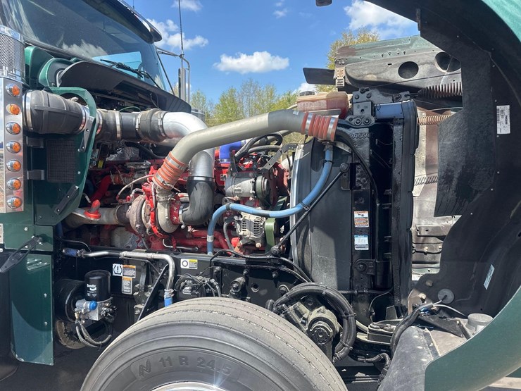 2016-kenworth-w900l-image-28