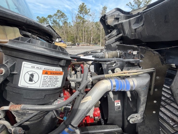 2008-freightliner-m2-106-image-98