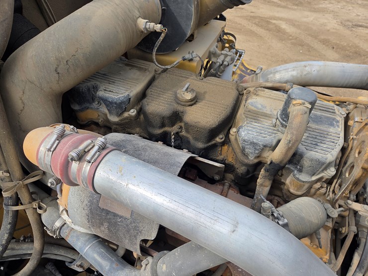 caterpillar-740-image-54