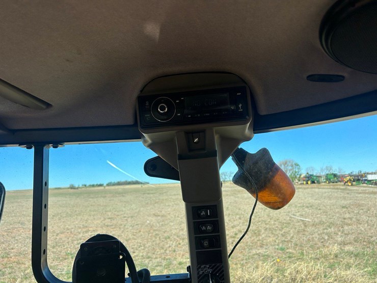 2019-case-ih-farmall-120u-image-32