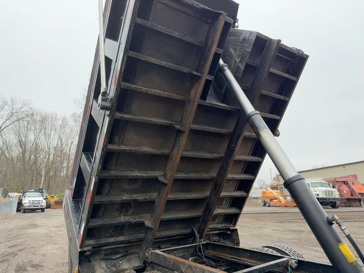 2005-kenworth-t300-image-18