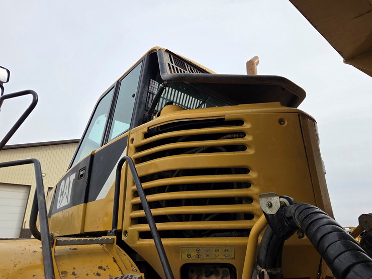 caterpillar-740-image-60