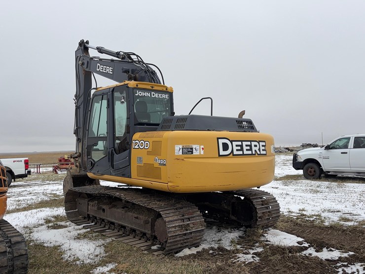 deere-120d-image-11