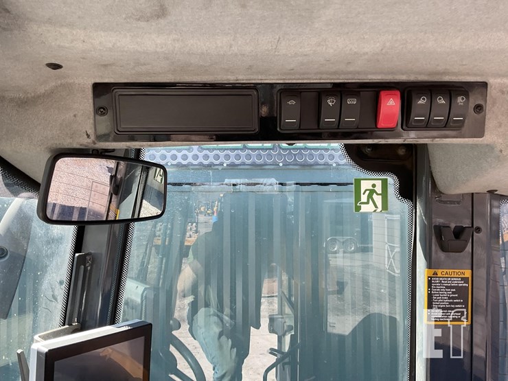 2020-deere-324l-image-12