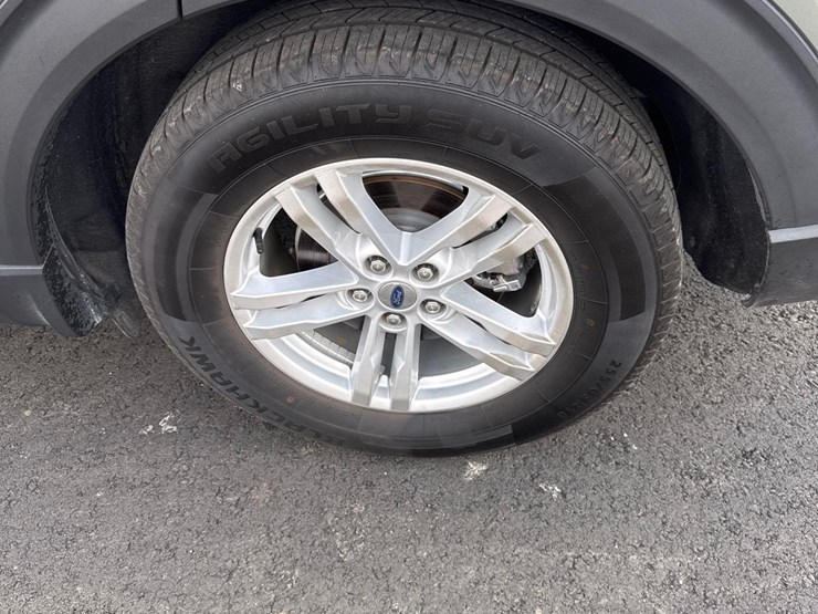 2016-ford-explorer-platinum-image-21