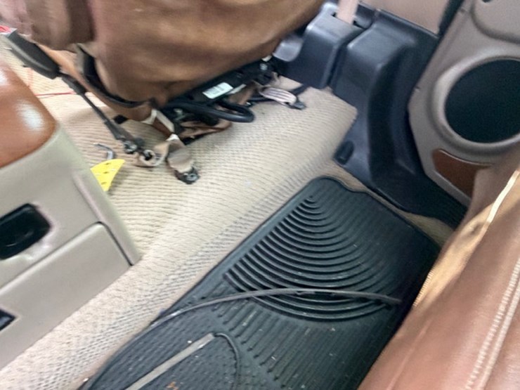 2008-freightliner-m2-106-image-51