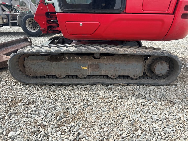 2014-takeuchi-tb240-image-52