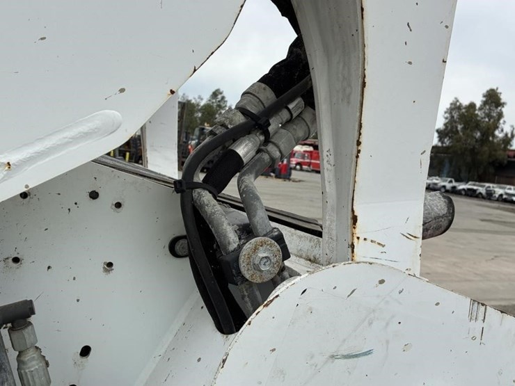 2018-bobcat-s570-image-11