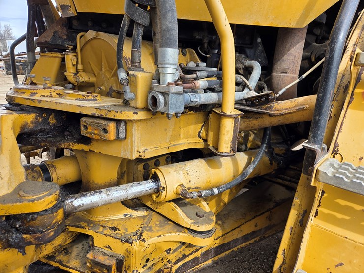 caterpillar-740-image-15