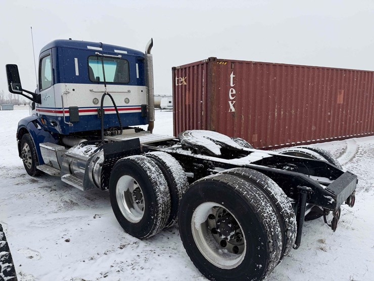 2016-peterbilt-579-image-2
