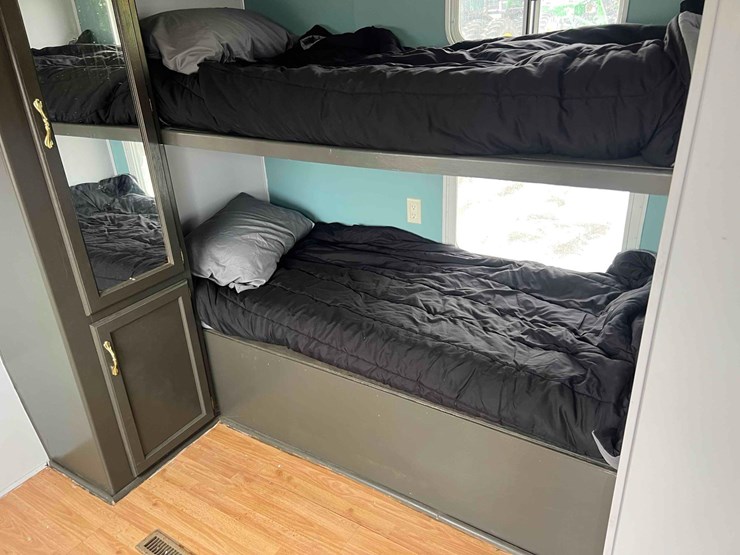 2003-keystone-hornet-travel-trailer-image-11