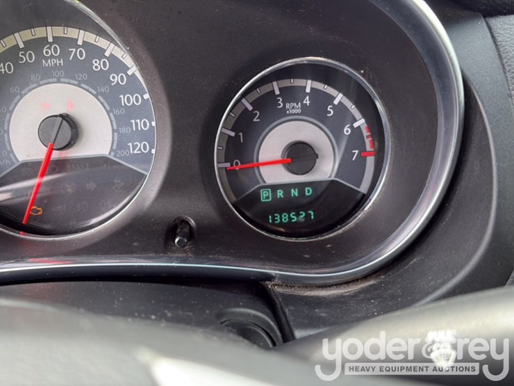 2013-chrysler-200-image-14