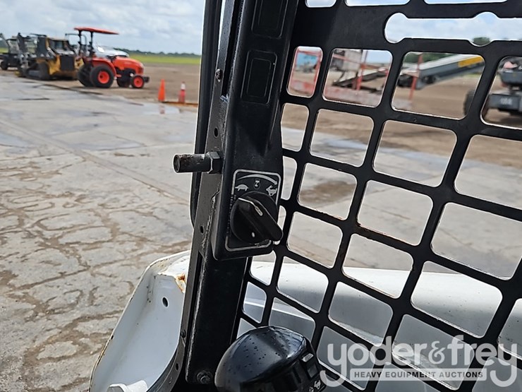 2020-bobcat-t590-image-29