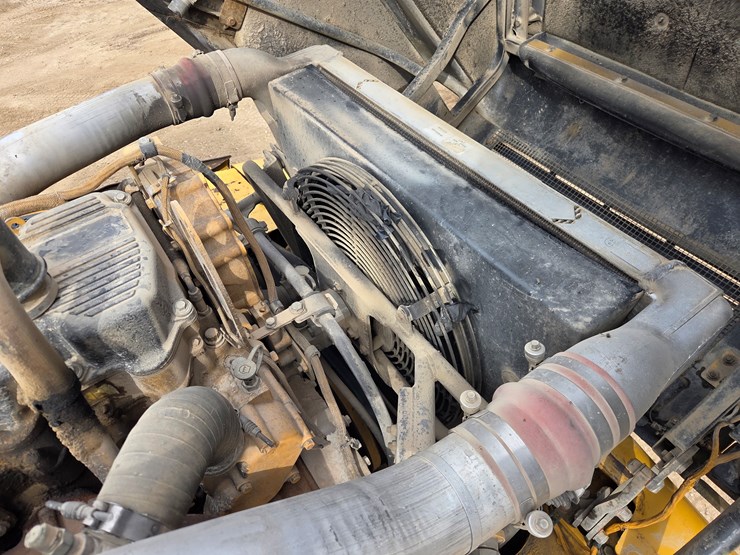 caterpillar-740-image-55