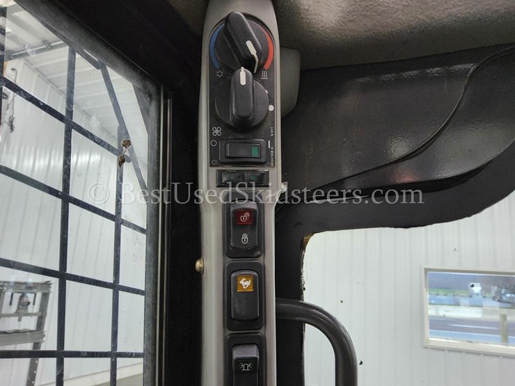 2017-new-holland-c232-image-28