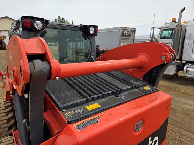 kubota-ssv75-image-19