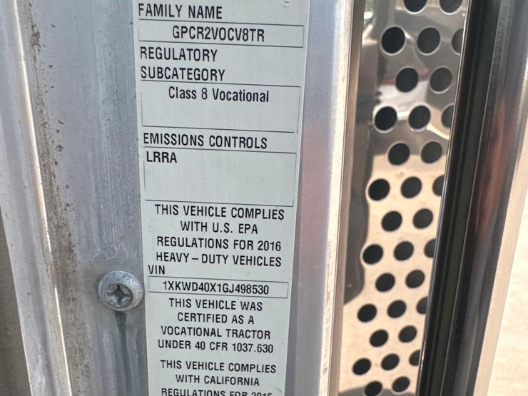 2016-kenworth-w900l-image-33