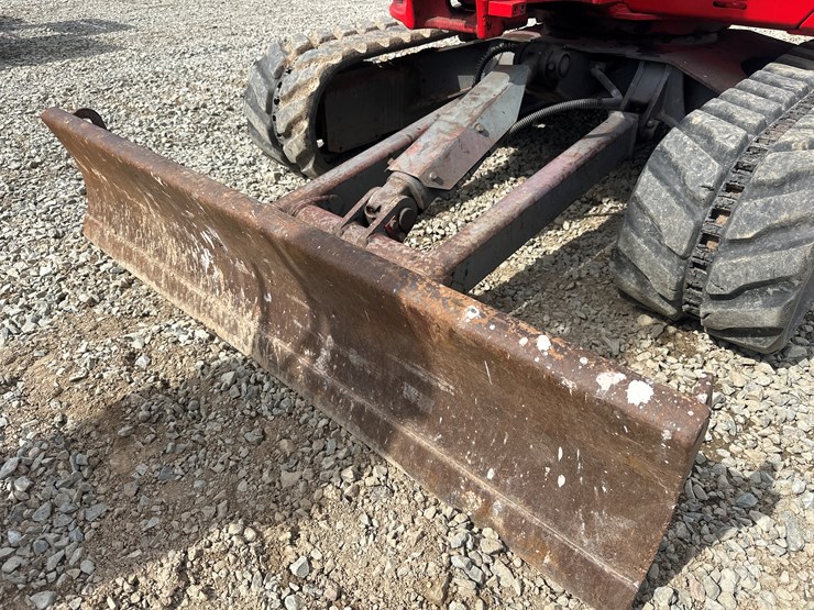 2014-takeuchi-tb240-image-32