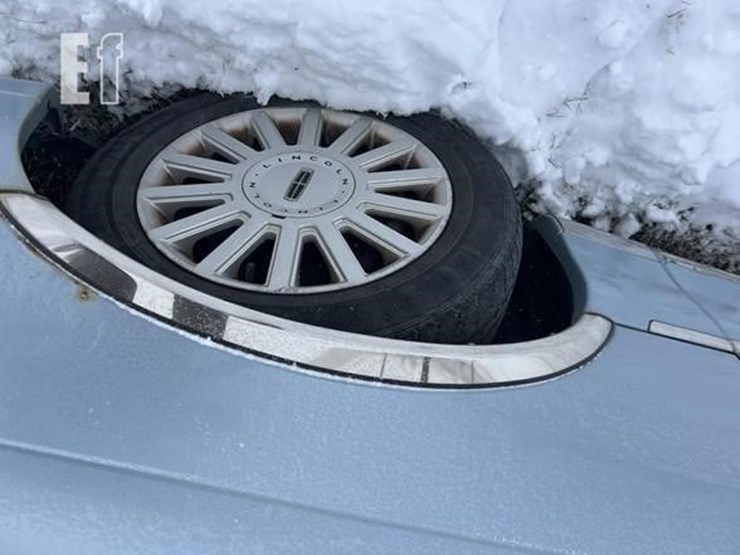 2005-lincoln-towncar-image-19