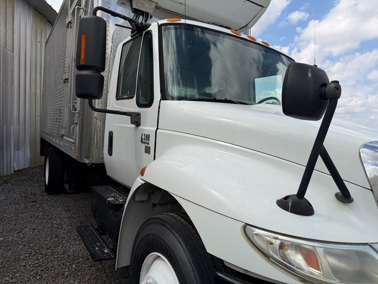 2004-international-durastar-4300-image-33