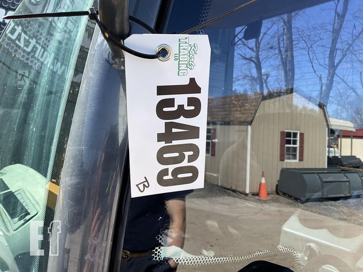 2021-deere-304l-image-16