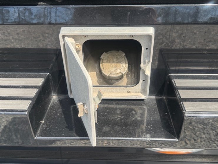 2008-freightliner-m2-106-image-41