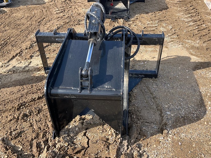 skid-steer-root-ball-grapple-image-4