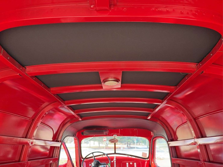 1937-international-d2-panel-truck-image-33