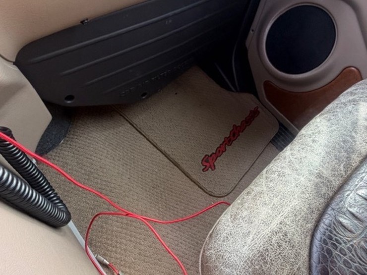 2008-freightliner-m2-106-image-74