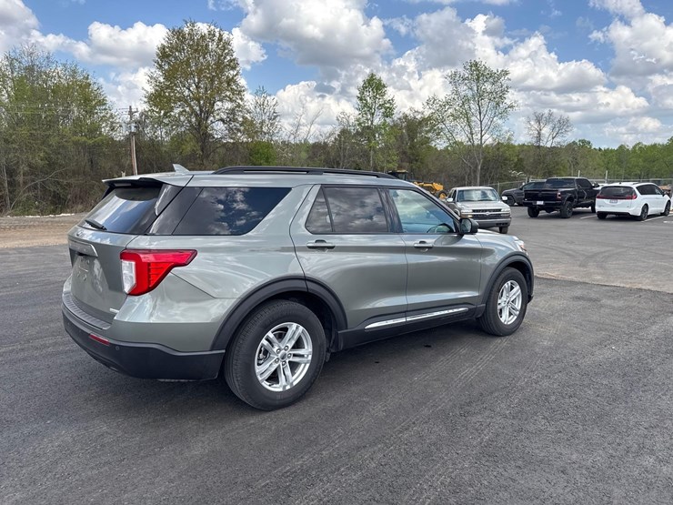 2016-ford-explorer-platinum-image-5