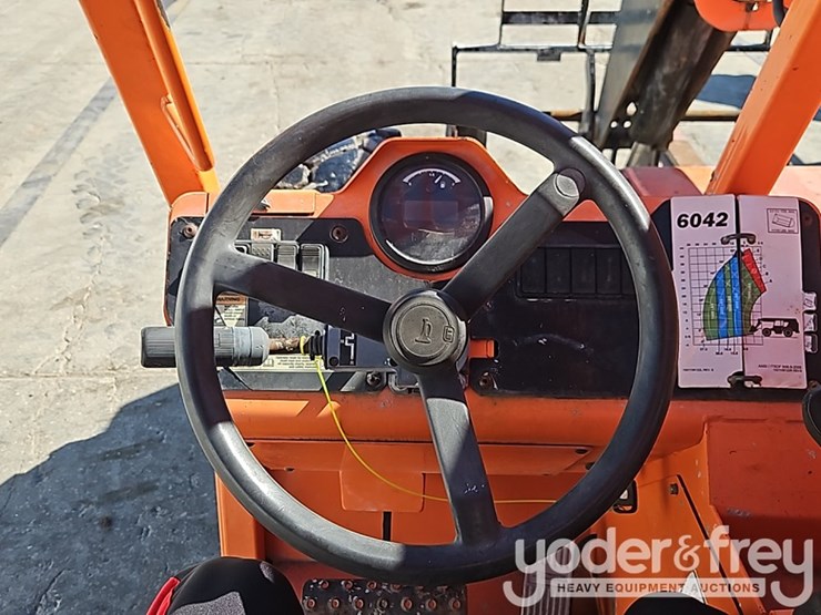 2016-jlg-6042-image-28