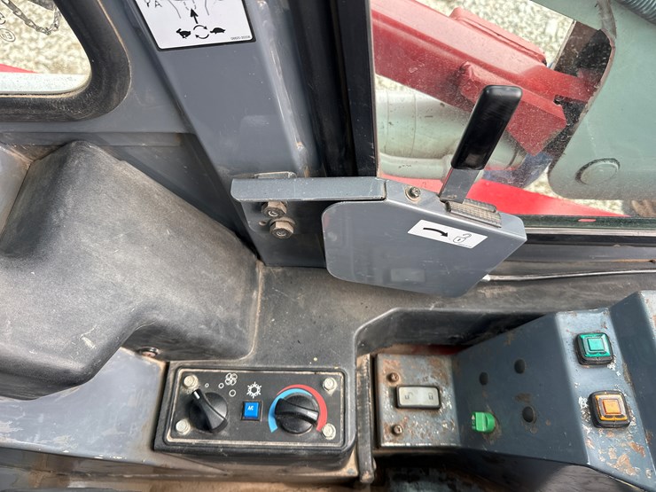 takeuchi-tl240-image-40