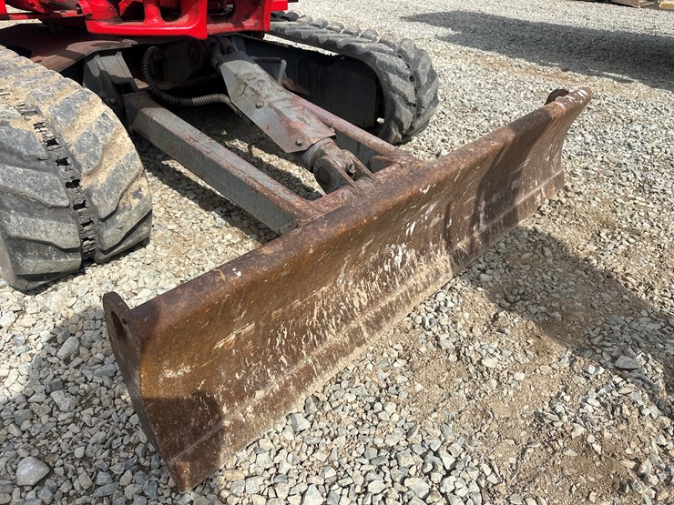 2014-takeuchi-tb240-image-33