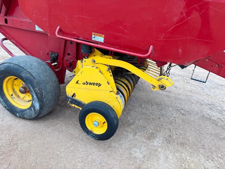 new-holland-br7060-image-16