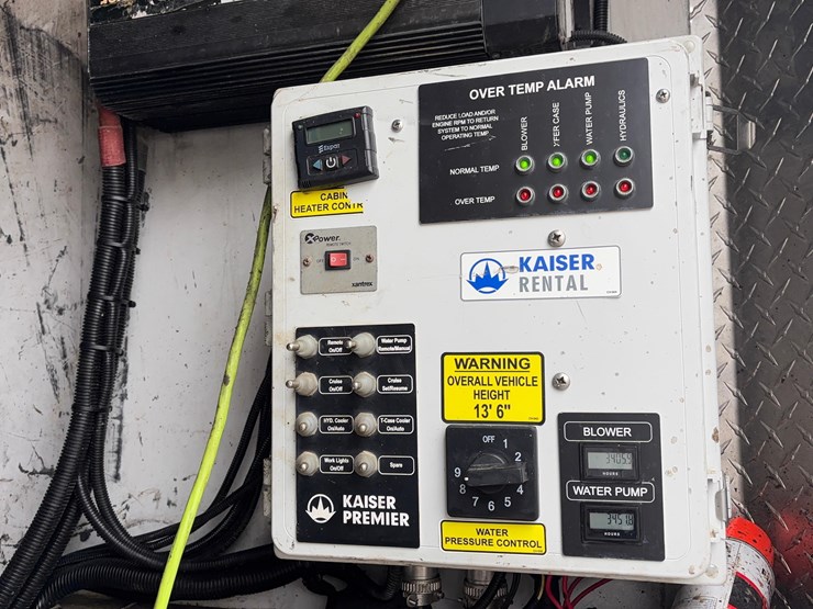 2018-peterbilt-567-hydrovac-truck-image-15