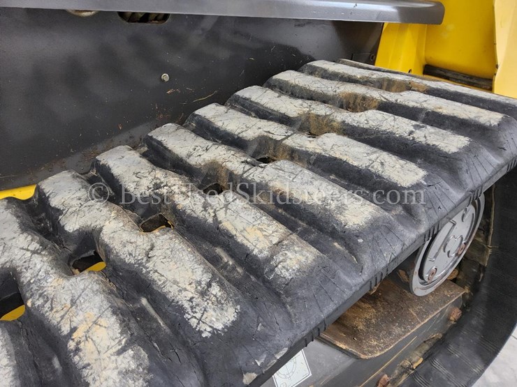 2017-new-holland-c232-image-12