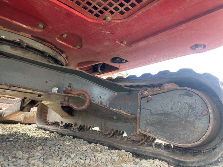 2014-takeuchi-tb240-image-47