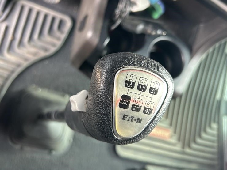 2025-kenworth-w900-image-66