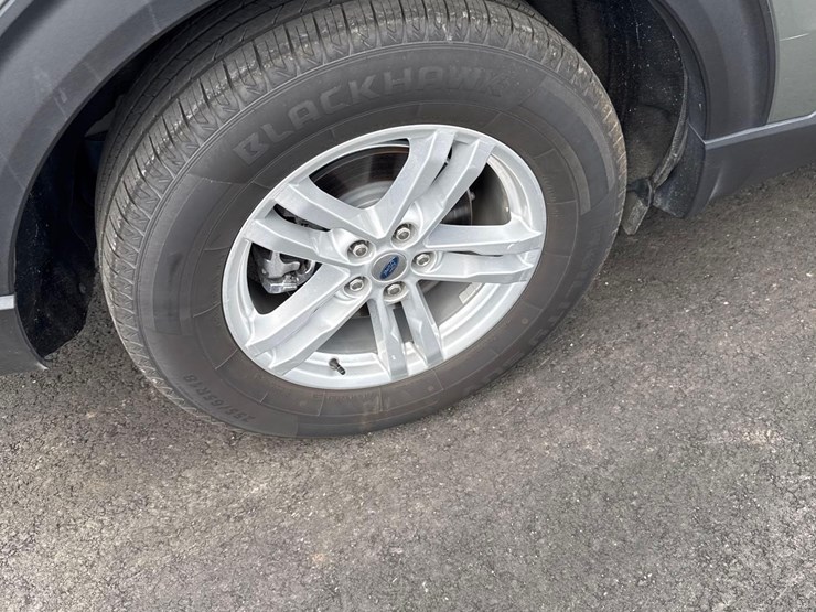 2016-ford-explorer-platinum-image-18