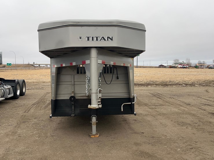 2013-titan-trailer-image-2